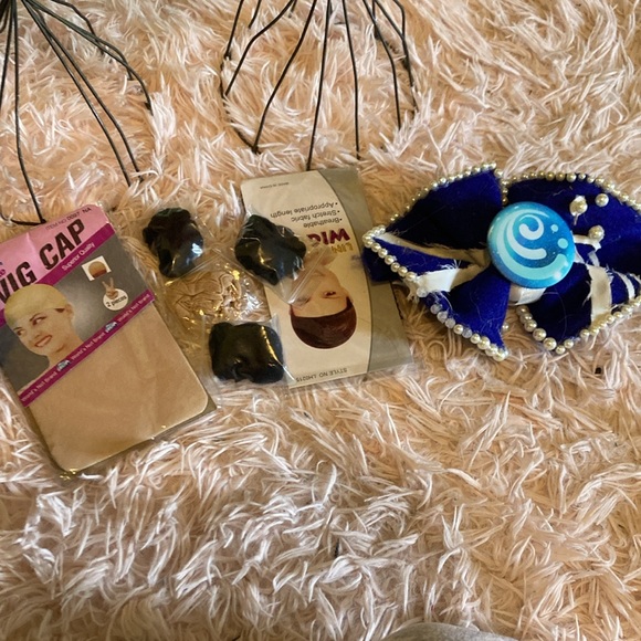 19 assorted wigs!!! Scroll to see all of them - Picture 13 of 13